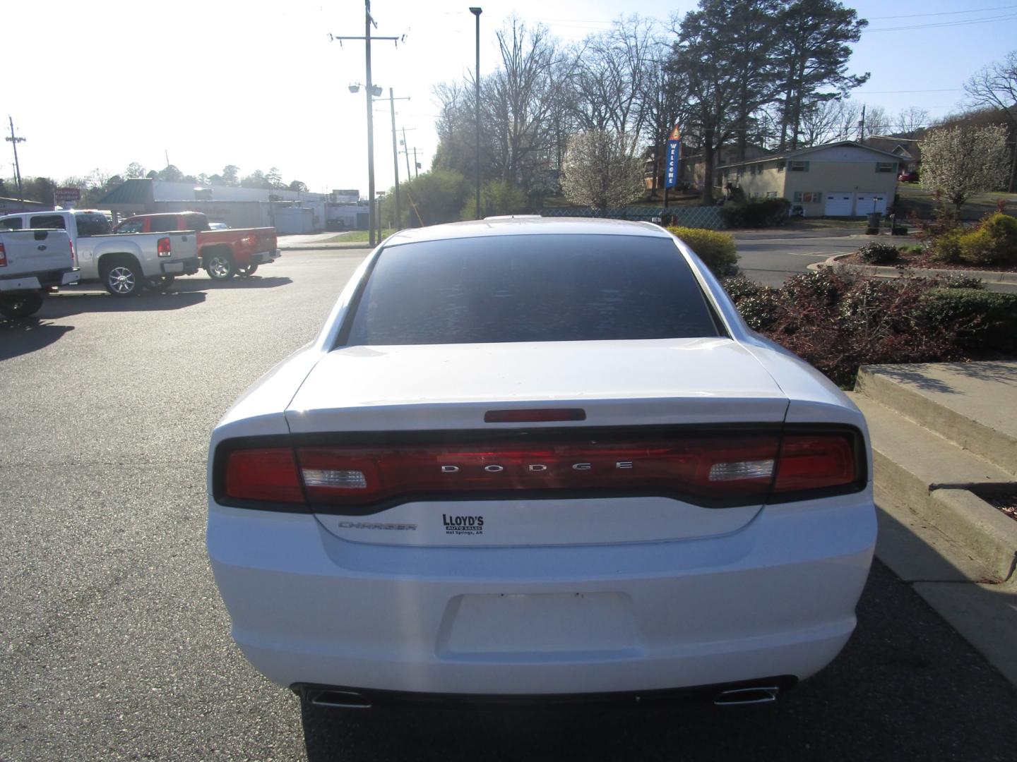 2012 WHITE /Black / Cloth Dodge Charger SE (2C3CDXBG6CH) with an 3.6L V6 DOHC 24V engine, 5-Speed Automatic transmission, located at 1814 Albert Pike Road, Hot Springs, AR, 71913, (501) 623-1717, 34.494228, -93.094070 - Photo#3